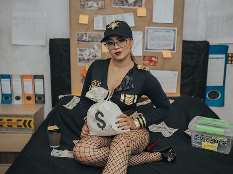 AliPetite18