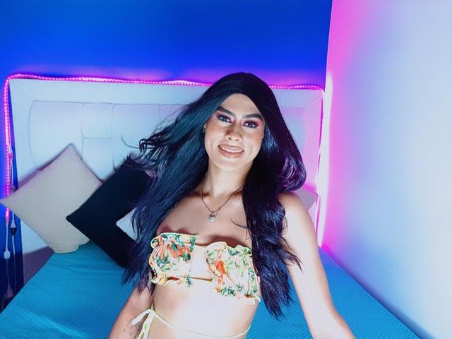 Watch  SalomeWhitte live on cam at ImLive
