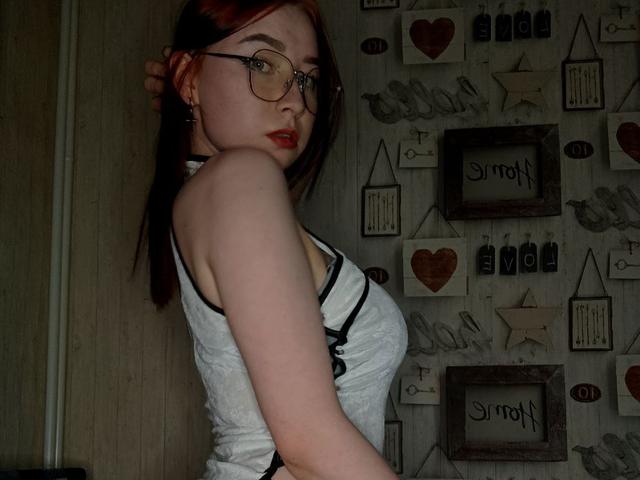 Watch  Emily_Turner live on cam at ImLive