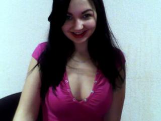 Image 1 of malikriss, female webcam model, 21 years old, on live webcam