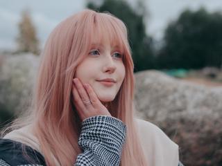 Image 1 of DellilahTaylor, female webcam model, 18 years old, on live webcam