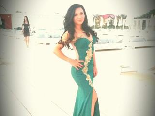 Image 3 of SexySugarFlaMe, female webcam model, 25 years old, on live webcam