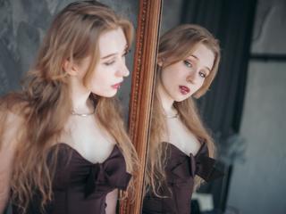 Image 1 of AstraMluse, female webcam model, 18 years old, on live webcam