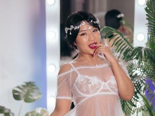 Image 3 of ErikaKim, female webcam model, 18 years old, on live webcam