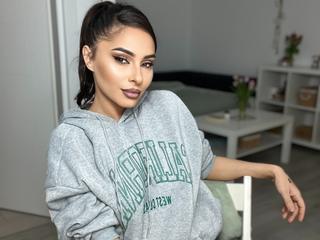 Image 4 of SarahSkye895, female webcam model, 31 years old, on live webcam