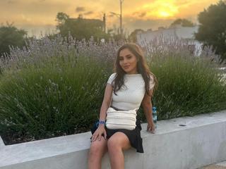 Image 2 of SarahSkye895, female webcam model, 31 years old, on live webcam