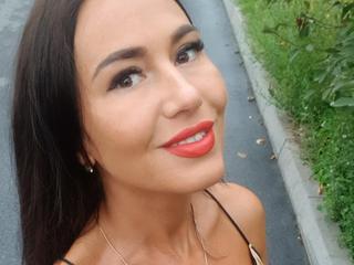 Image 3 of JulianaGold33, female webcam model, 33 years old, on live webcam