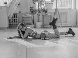 Image 2 of Kim_Bless, female webcam model, 18 years old, on live webcam