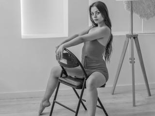 Image 3 of Kim_Bless, female webcam model, 18 years old, on live webcam