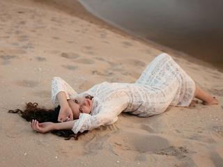 Image 4 of Eva553700, female webcam model, 34 years old, on live webcam