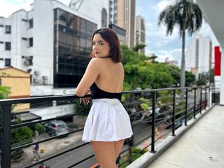 Image 1 of LaraHarvey, female webcam model, 18 years old, on live webcam