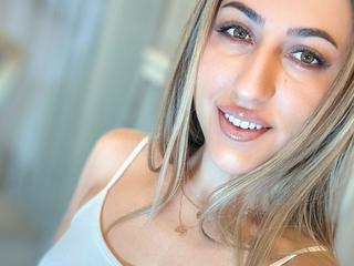 Image 2 of MarisaGrace, female webcam model, 20 years old, on live webcam