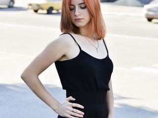 Image 1 of CerryLune, female webcam model, 21 years old, on live webcam