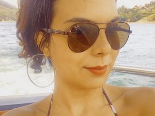 Image 2 of LisethReyes, female webcam model, 20 years old, on live webcam