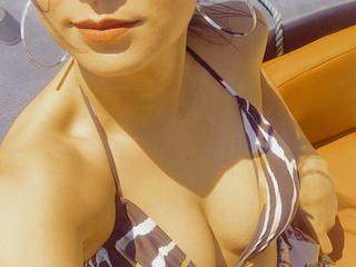 Image 1 of LisethReyes, female webcam model, 20 years old, on live webcam