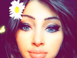 Image 1 of ViktoriaLive, female webcam model, 20 years old, on live webcam