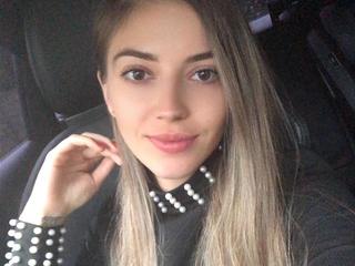 Image 3 of LesysForrd, female webcam model, 21 years old, on live webcam