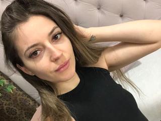 Image 4 of LesysForrd, female webcam model, 21 years old, on live webcam