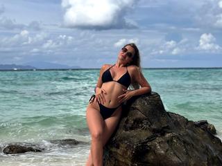 Image 4 of EvaRoger, female webcam model, 24 years old, on live webcam