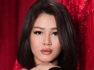 Image 4 of ArianaBoms, female webcam model, 19 years old, on live webcam