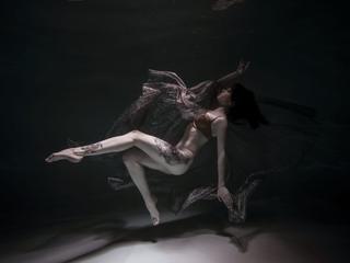 Image 3 of AriadnaSh, female webcam model, 26 years old, on live webcam