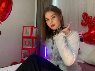 Image 2 of Milllie, female webcam model, 19 years old, on live webcam