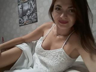 Image 3 of EmilySpring, female webcam model, 29 years old, on live webcam