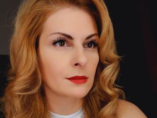 A Camming Seductive Hottie Is What I Am! My Age Is 33 Years Old! My ImLive Name Is Eleon0ress