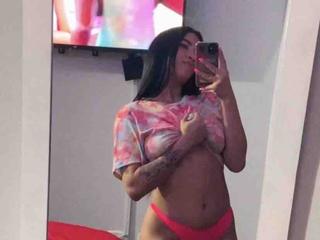Image 3 of DANIELLAPIC1, female webcam model, 18 years old, on live webcam