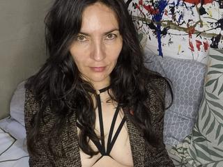 Image 2 of Evaxxxxx, female webcam model, 36 years old, on live webcam