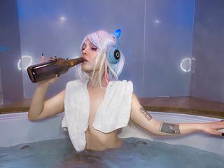 Image 2 of TaraQT726, female webcam model, 24 years old, on live webcam