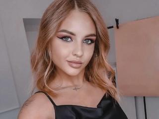 Image 1 of Molly1701, female webcam model, 25 years old, on live webcam