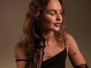 Image 3 of Molly1701, female webcam model, 25 years old, on live webcam