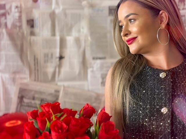 LaceyDover - Live sex cams model
