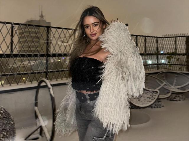 LaceyDover - Live sex cams model