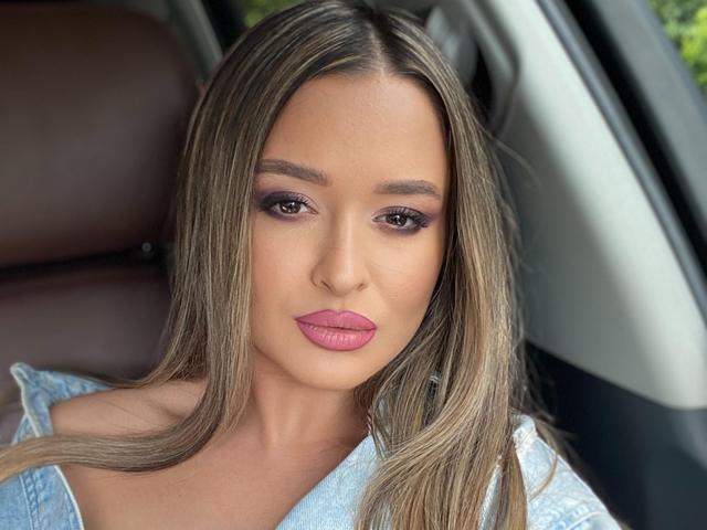 LaceyDover - Live sex cams model