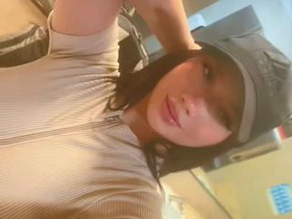 Image 4 of Perla_Dumon, female webcam model, 20 years old, on live webcam