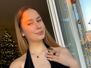 Image 3 of SofiiLy, female webcam model, 18 years old, on live webcam
