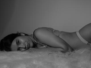 Amara_Velvet Gallery Image 4 Amara_Velvet Gallery Image 4