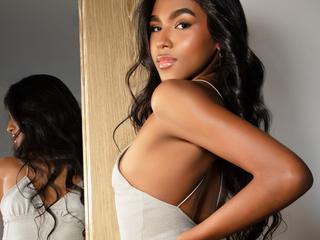 Image 2 of JennCarter, female webcam model, 18 years old, on live webcam