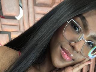 Image 4 of JennCarter, female webcam model, 18 years old, on live webcam