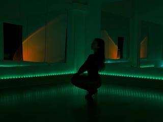 Image 3 of PaigePradoo, female webcam model, 18 years old, on live webcam