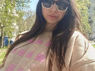 Image 1 of CandiceSummer, female webcam model, 25 years old, on live webcam