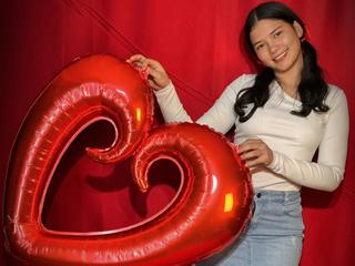 Image 3 of lizzsweets, female webcam model, 18 years old, on live webcam