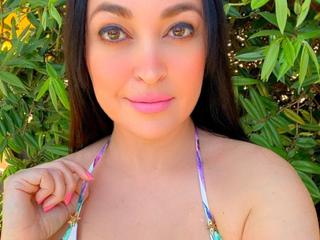 Image 3 of DazzlingGem, female webcam model, 28 years old, on live webcam