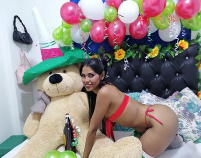 AnikaGarciaa, 28 – Live Adult cam-girls and Sex Chat on Livex-cams