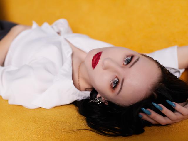 EliseOgden - Live sex cams model