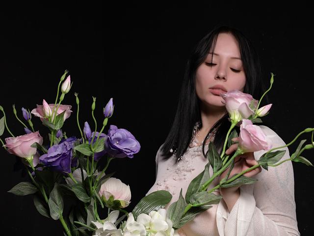 EliseOgden - Live sex cams model