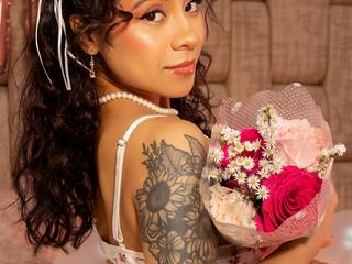 Image 3 of KarenMorgan, female webcam model, 20 years old, on live webcam