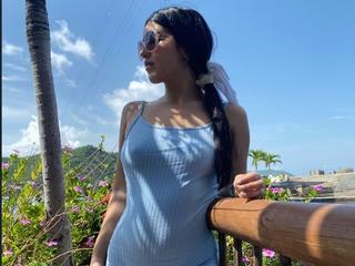 Adelle_Velvet Gallery Image 1 Adelle_Velvet Gallery Image 1